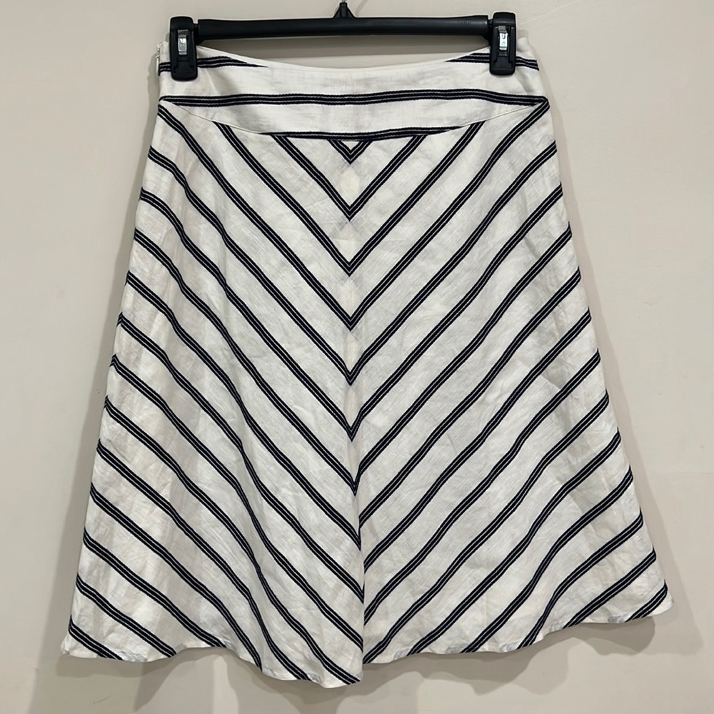 TALBOTS Skirt A-Line cream with stitch design. Size 8P - Picture 1 of 6